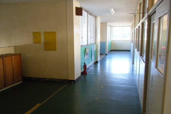 茨城県 旧八代小学校、廊下