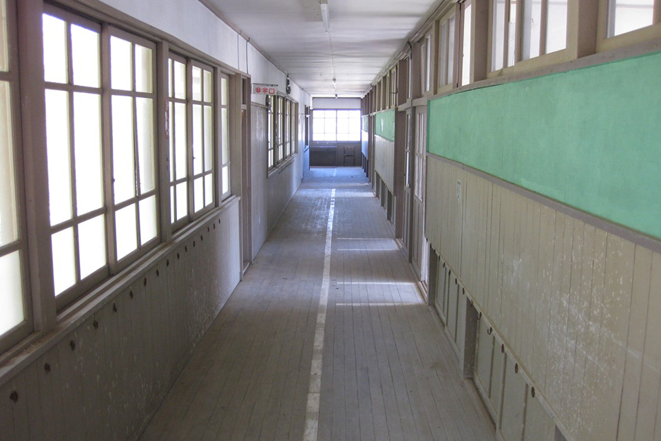 千葉県 旧興新小学校、廊下